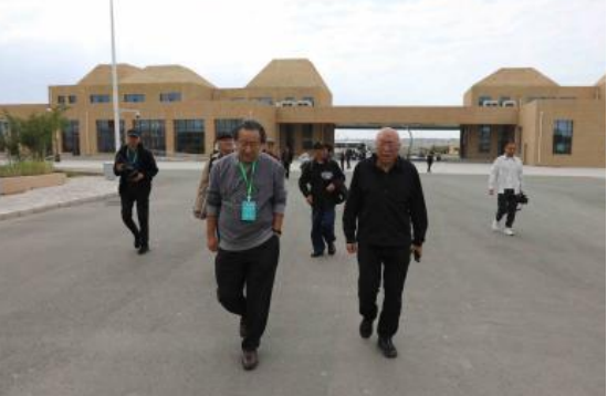 文字问说念石林 神韵写意黄河：走遍中国·甘肃——中国文促会好意思术家写生创作行径走进景泰