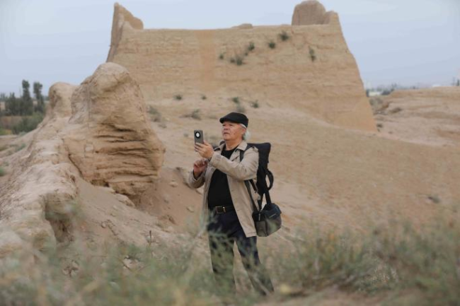 文字问说念石林 神韵写意黄河：走遍中国·甘肃——中国文促会好意思术家写生创作行径走进景泰